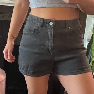 Vintage Club Monaco Denim Mom Shorts in Light Washed Grey (sz 4)